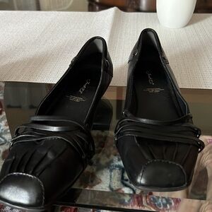 Janet D , leather shoes, in good condition size 40EUR 9/91/2 us